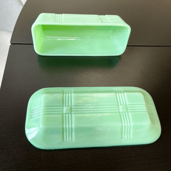 Jadeite Depression Style Glass "Everybody Loves Bunny Enriched Bread" Company - Picture 5 of 5